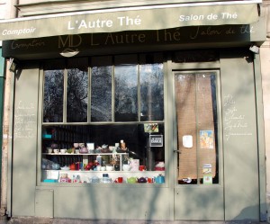 Boutique-salon de thé, L'Autre Thé, au 17 rue Lacharrière à Paris.