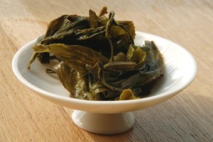 Feuilles du thé vert du Ba bao cha après infusion